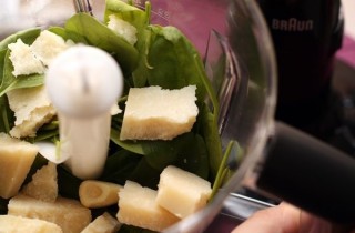 Спагетти с песто из шпината - фото шага 1