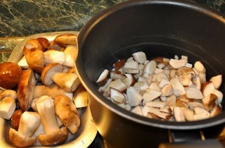 Суп из белых грибов - фото шага 2