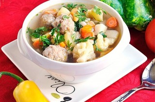 Суп овощной с тефтелями