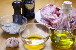 Свиная корейка в пиве на гриле - фото шага 1