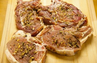 Свиная корейка в пиве на гриле - фото шага 4