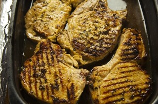 Свиная корейка в пиве на гриле - фото шага 6