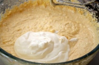 Творожная запеканка с кукурузной мукой - фото шага 3