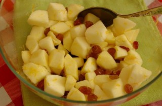 Творожная запеканка с яблоками - фото шага 2