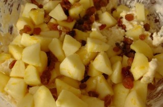 Творожная запеканка с яблоками - фото шага 5