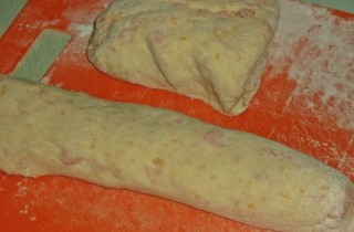 Творожные булочки с колбасой и сыром - фото шага 4