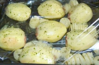 Фаршированный картофель, запеченный в рукаве - фото шага 6