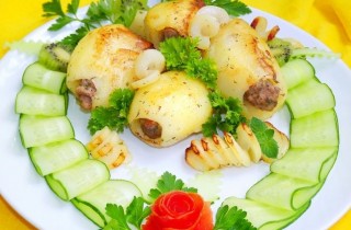 Фаршированный картофель, запеченный в рукаве