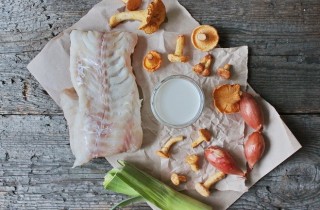 Филе трески с лисичками - фото шага 1