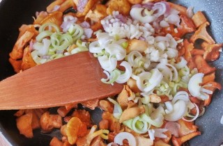 Филе трески с лисичками - фото шага 4