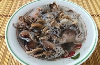 Жареные осьминоги в чесночно-соевом маринаде - фото шага 2