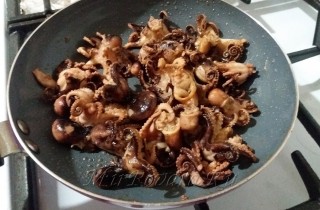 Жареные осьминоги в чесночно-соевом маринаде - фото шага 5