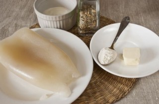 Кальмары в нежном сметанном соусе - фото шага 1