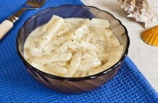 Кальмары в нежном сметанном соусе - фото шага 5