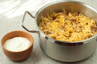 Капуста, тушеная с мясом - фото шага 5