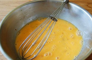 Картофель, фаршированный овощами, брынзой и яйцом - фото шага 9