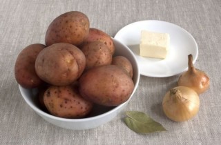 Картофельное пюре с луком - фото шага 1