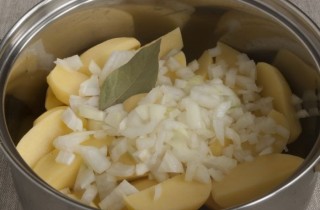 Картофельное пюре с луком - фото шага 3