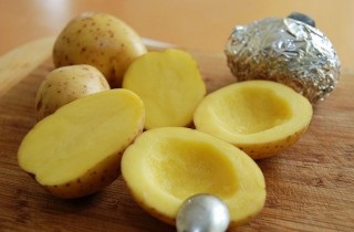 Картофельные сундучки с шампиньонами, лососем и икрой - фото шага 2