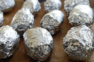 Картофельные сундучки с шампиньонами, лососем и икрой - фото шага 3