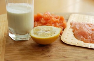 Картофельные сундучки с шампиньонами, лососем и икрой - фото шага 7