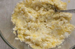 Картофельные сырники с творогом - фото шага 2