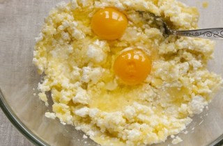 Картофельные сырники с творогом - фото шага 3