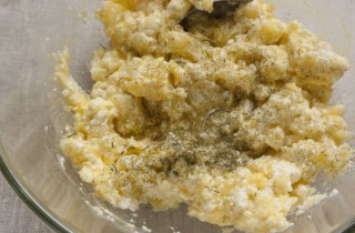 Картофельные сырники с творогом - фото шага 4