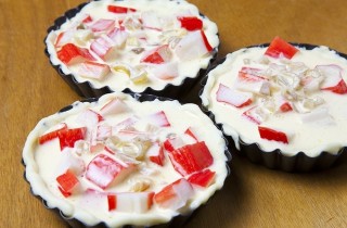 Крабовые палочки в корзинках - фото шага 6