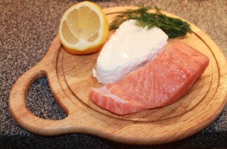 Лосось в творожном соусе - фото шага 1