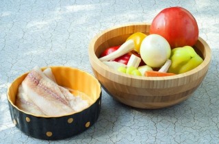 Минтай, запеченный с овощами - фото шага 1