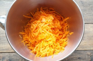 Морковные капкейки - фото шага 2