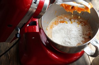 Морковные капкейки - фото шага 7