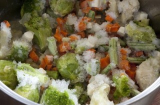 Рагу из замороженных овощей - фото шага 2