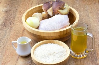 Ризотто с курицей и грибами - фото шага 1