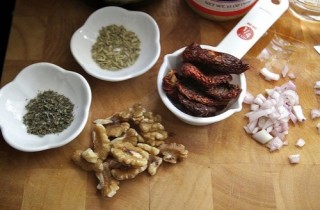 Салат из макарон с рукколой и соусом - фото шага 1