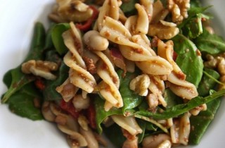 Салат из макарон с рукколой и соусом - фото шага 8