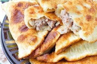 Сочные чебуреки с мясом - фото шага 5