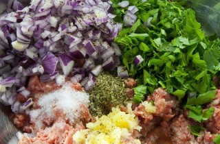 Тефтели в йогурте - фото шага 2