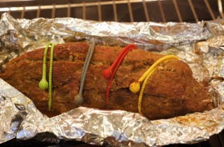 Запеченная говядина в фольге в духовке - фото шага 5