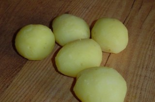 Запеченный картофель с яйцом - фото шага 2