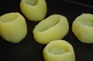 Запеченный картофель с яйцом - фото шага 3