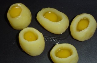 Запеченный картофель с яйцом - фото шага 4