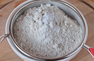 Галета с грушей и сыром - фото шага 1