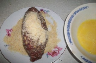 Говяжьи котлеты с яйцом - фото шага 3