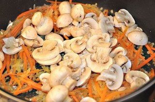 Гречневый суп в горшочках - фото шага 3