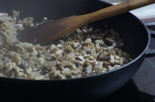 Жульен с курицей и шампиньонами - фото шага 2