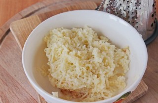 Картофельные маффины с грудинкой - фото шага 2