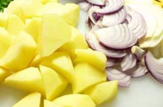 Кролик, тушеный с картофелем - фото шага 3