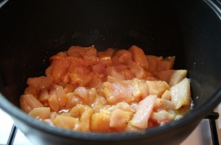 Курица с тушеной капустой - фото шага 4